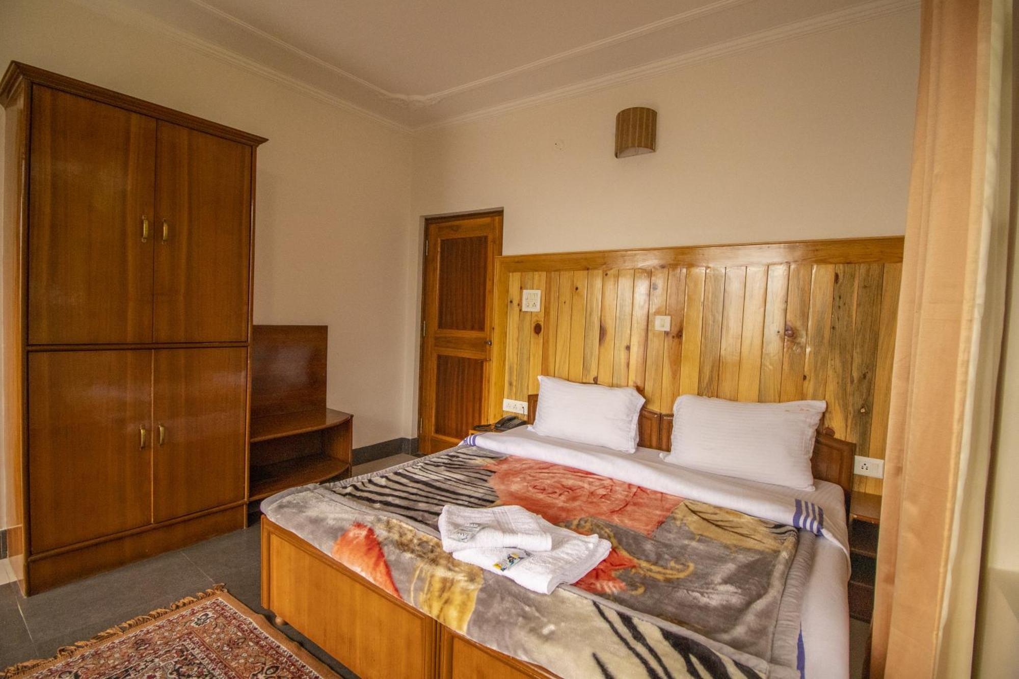 Wow Stayz2 Hotel The Lodge Dharamshala Esterno foto