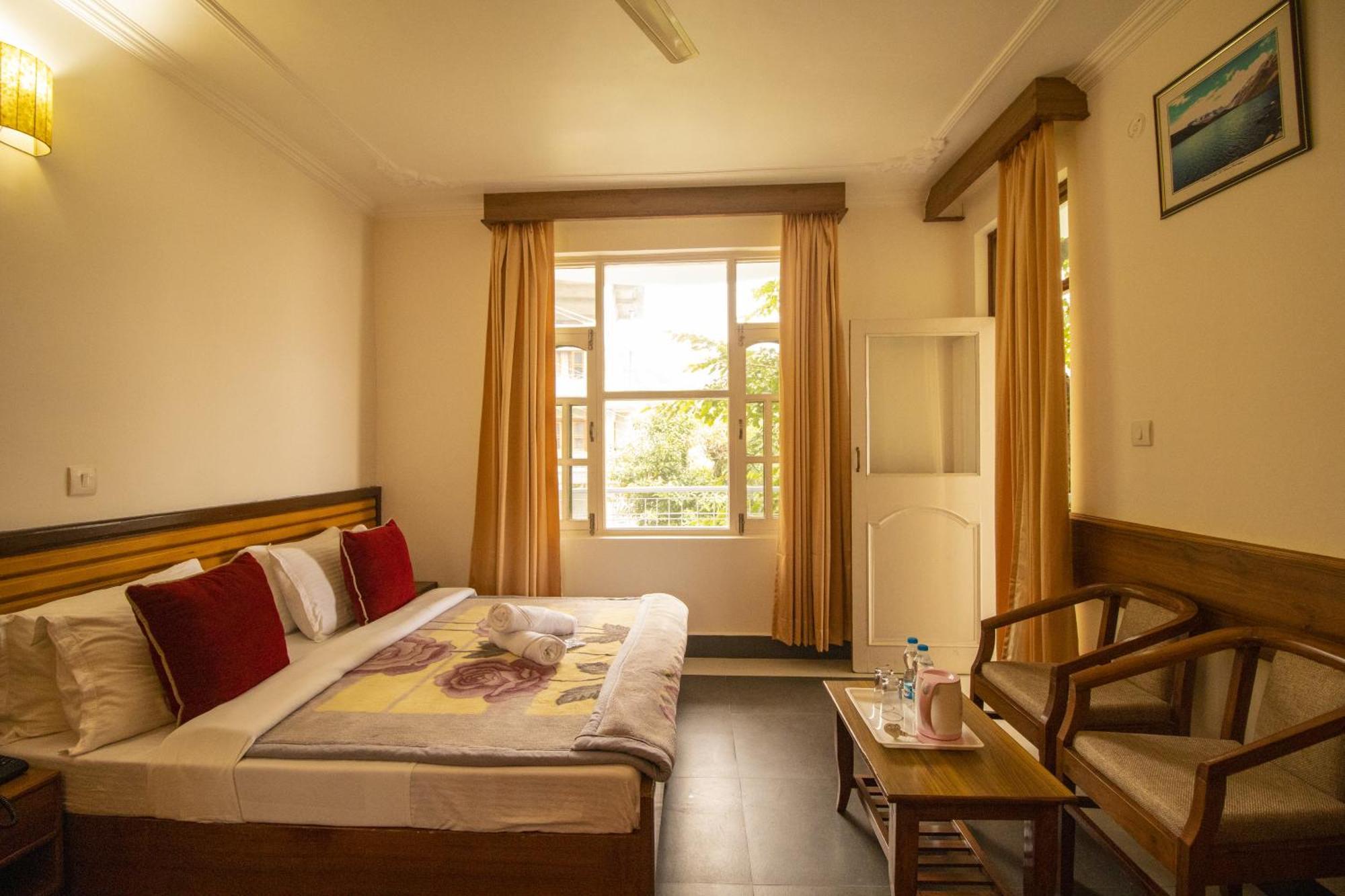 Wow Stayz2 Hotel The Lodge Dharamshala Esterno foto