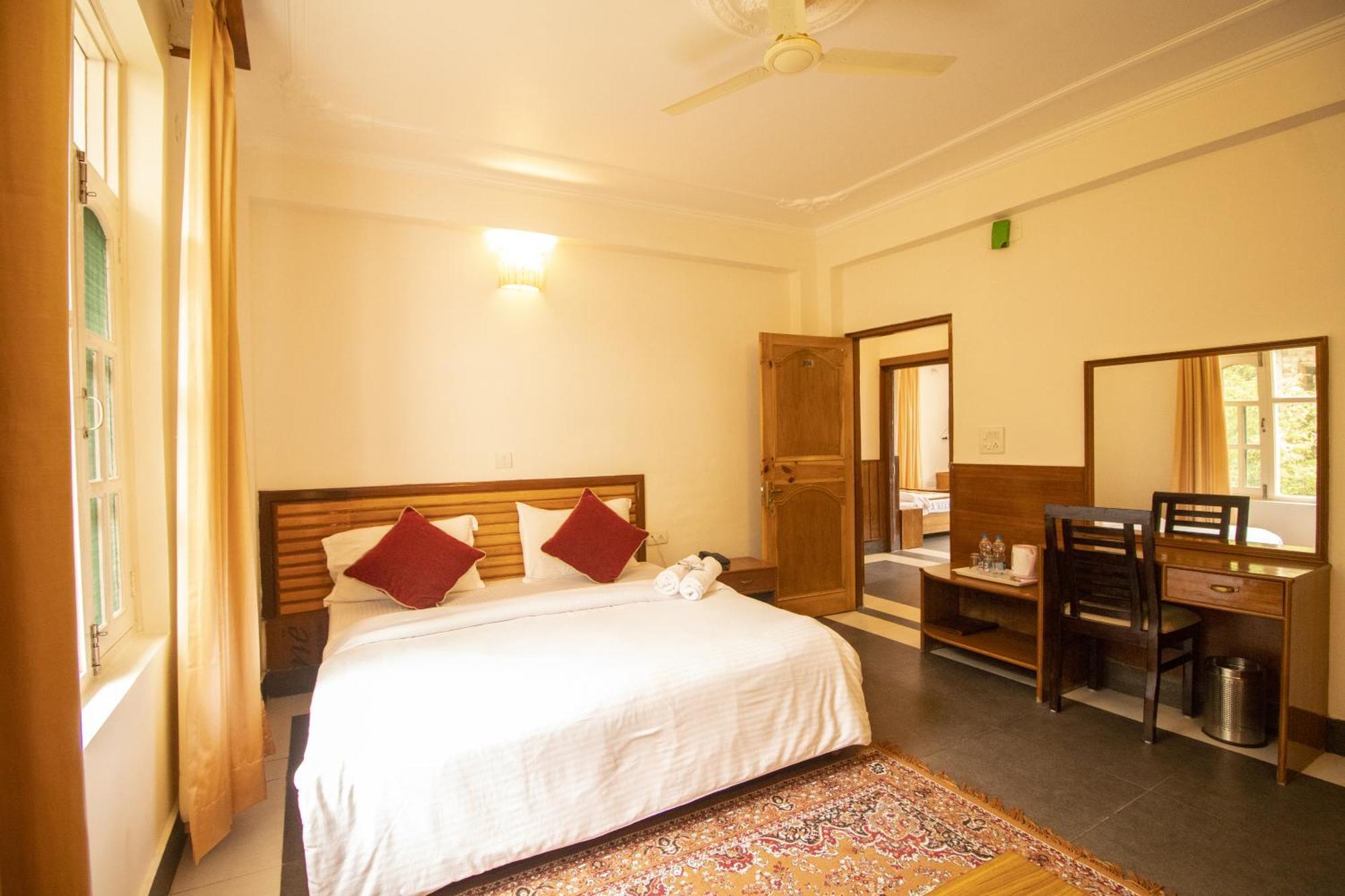 Wow Stayz2 Hotel The Lodge Dharamshala Esterno foto