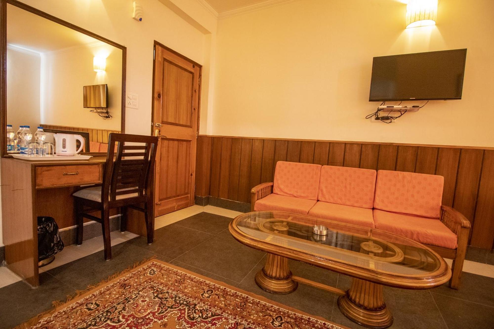 Wow Stayz2 Hotel The Lodge Dharamshala Esterno foto