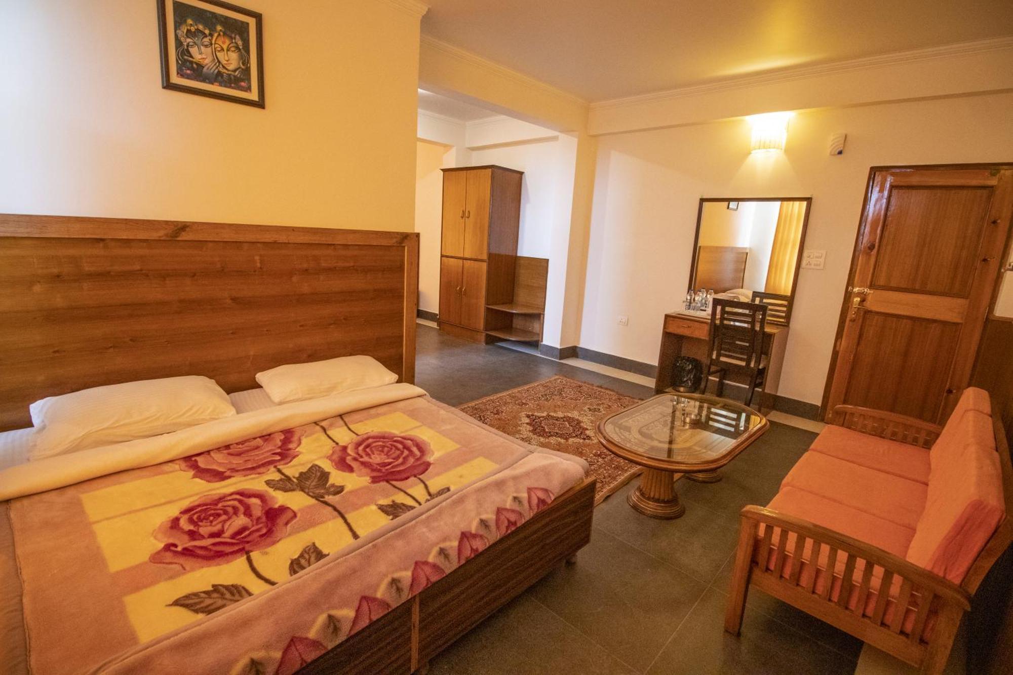 Wow Stayz2 Hotel The Lodge Dharamshala Esterno foto