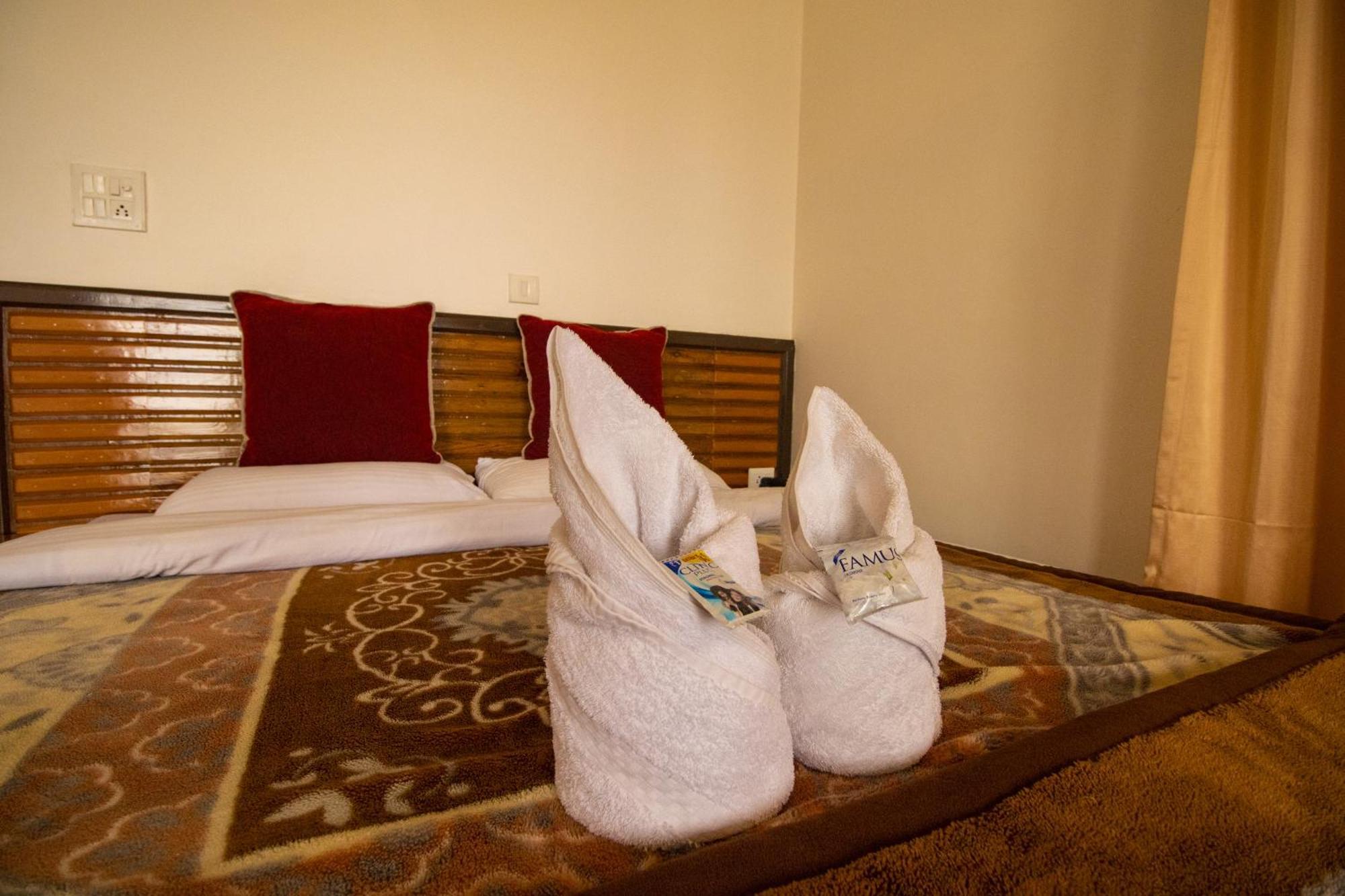 Wow Stayz2 Hotel The Lodge Dharamshala Esterno foto