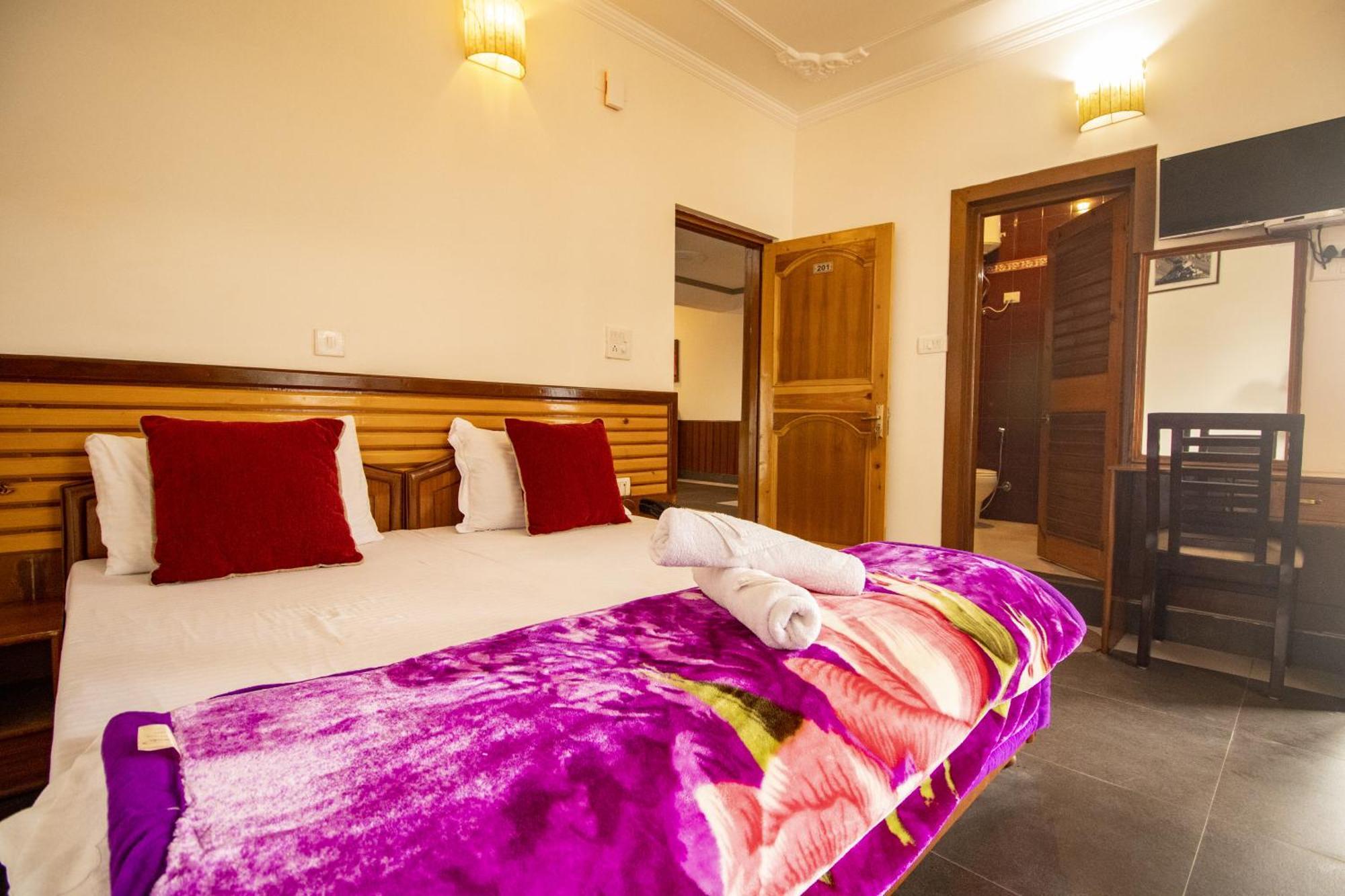 Wow Stayz2 Hotel The Lodge Dharamshala Esterno foto